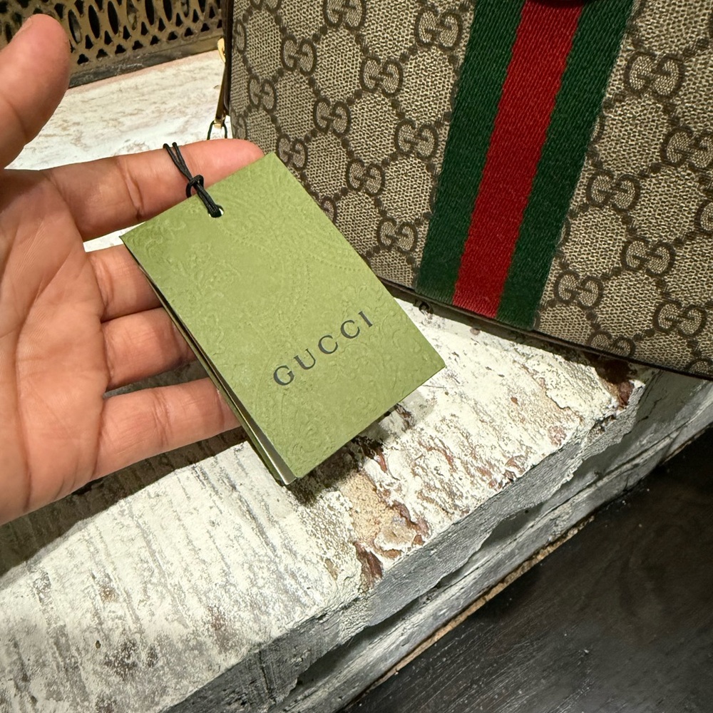 Gucci Beige GG Cosmetic Case with Red and Green Accent - Picture 7 of 10